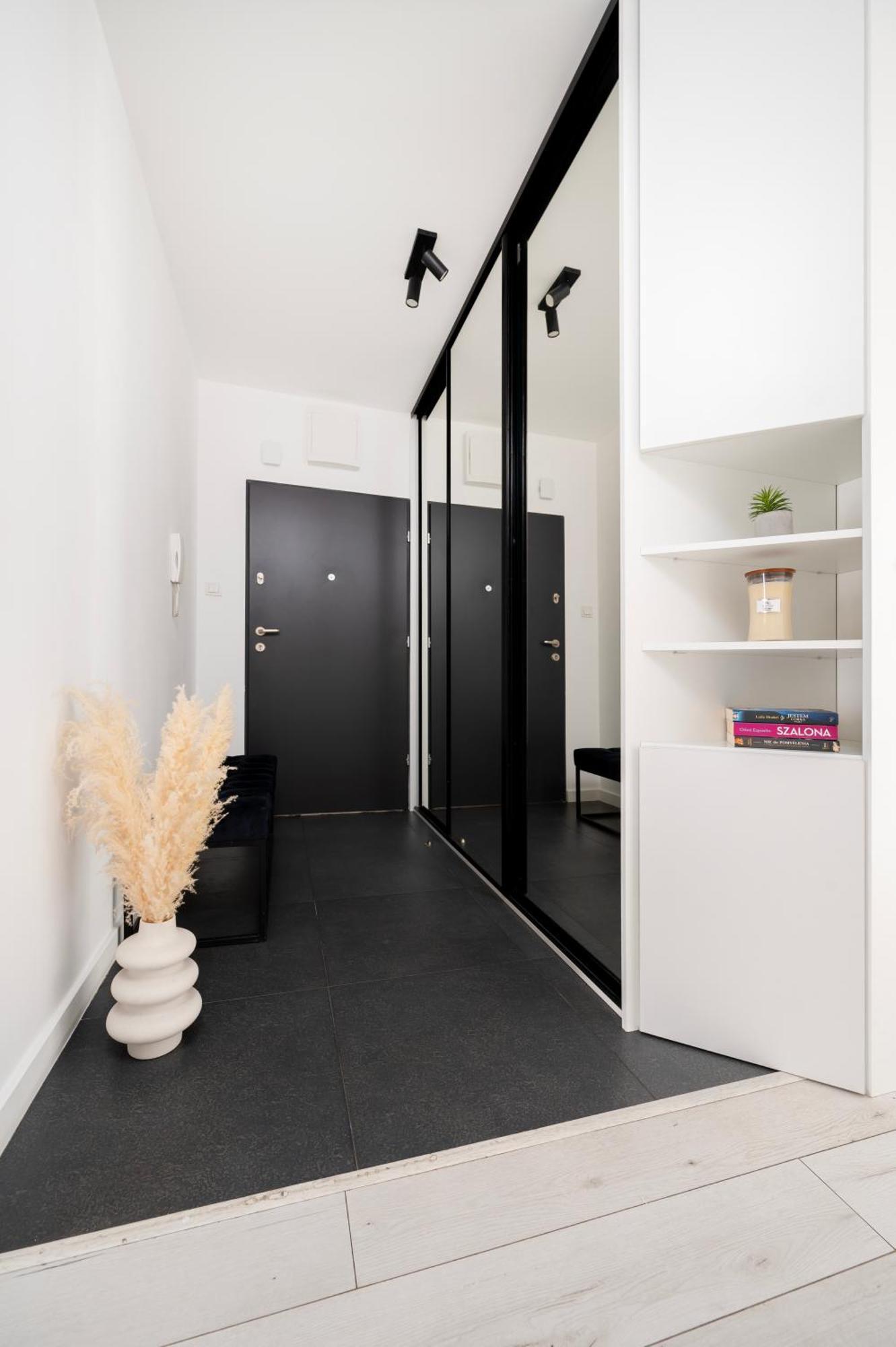 Manufaktura Residence - Apartamenty Industrial Z Parkingiem I Dwoma Lazienkami 罗兹 外观 照片